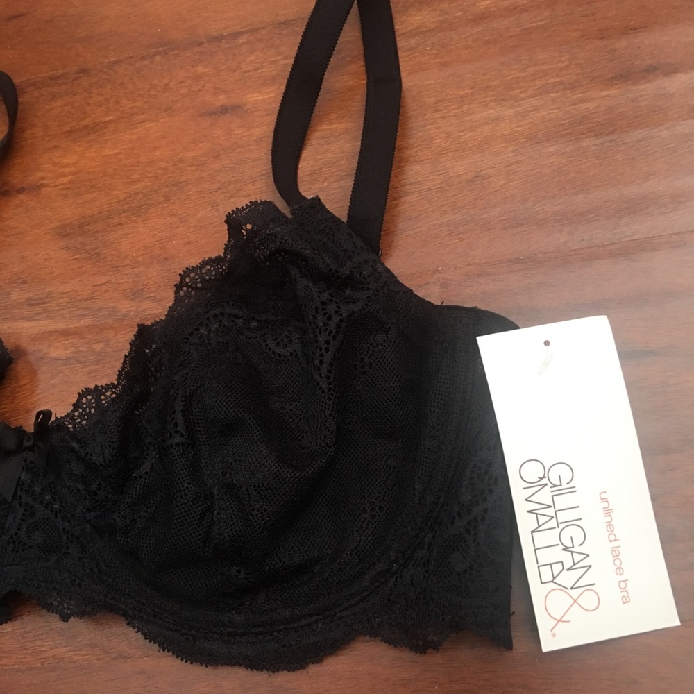 38D Black Unlined Lace Bra. NWT.